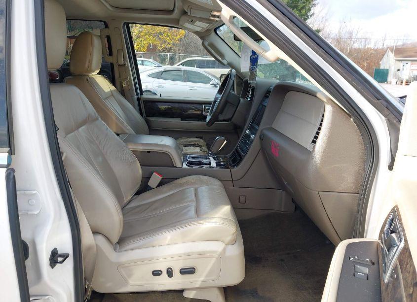 Photo 5 of 2015 Lincoln Navigator (VIN 5LMJJ2JT1FEJ09531)