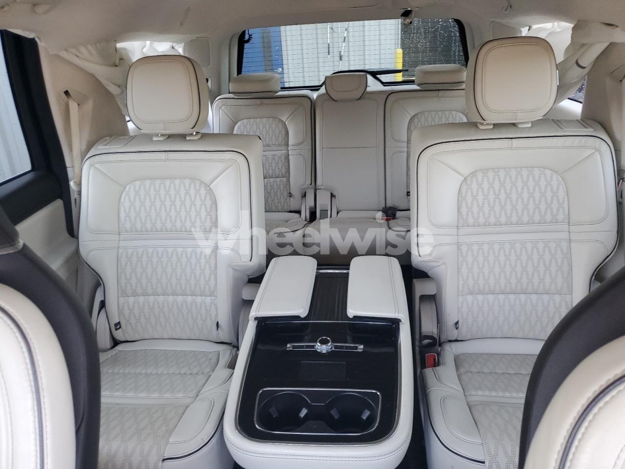 Photo 10 of 2021 LINCOLN NAVIGATOR BLACK LABEL (VIN 5LMJJ2TT5MEL05935)