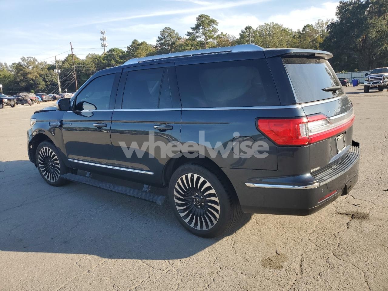 Photo 2 of 2021 LINCOLN NAVIGATOR BLACK LABEL (VIN 5LMJJ2TT5MEL05935)