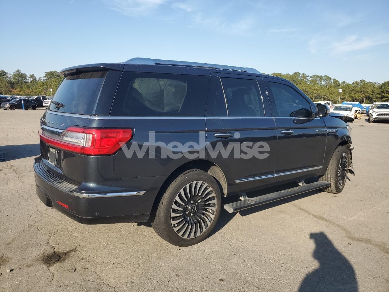 Photo 3 of 2021 LINCOLN NAVIGATOR BLACK LABEL (VIN 5LMJJ2TT5MEL05935)