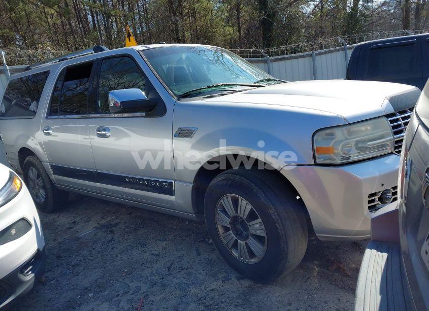 2010 Lincoln Navigator L (VIN 5LMJJ3H52AEJ01881) main photo