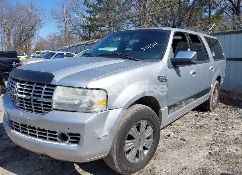 Photo 2 of 2010 Lincoln Navigator L (VIN 5LMJJ3H52AEJ01881)