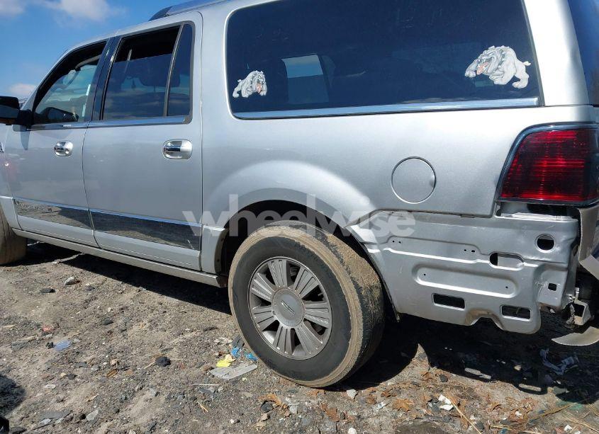 Photo 3 of 2010 Lincoln Navigator L (VIN 5LMJJ3H52AEJ01881)
