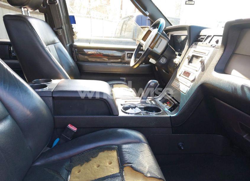 Photo 5 of 2010 Lincoln Navigator L (VIN 5LMJJ3H52AEJ01881)