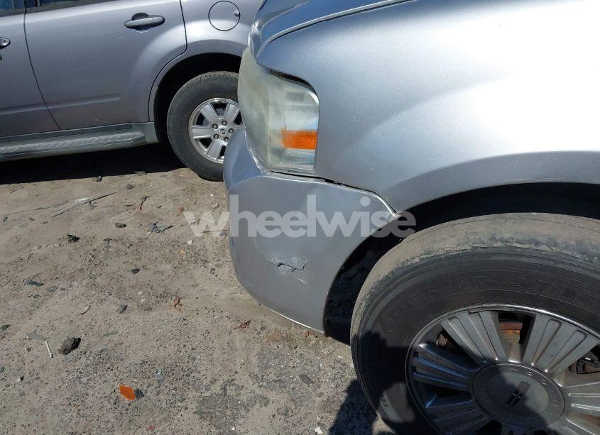 Photo 6 of 2010 Lincoln Navigator L (VIN 5LMJJ3H52AEJ01881)