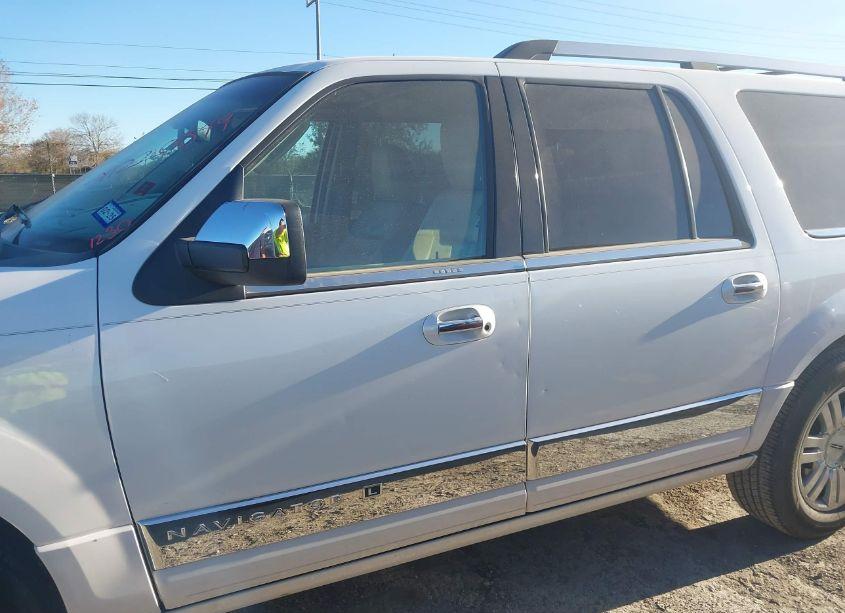 Photo 14 of 2014 Lincoln Navigator L (VIN 5LMJJ3H58EEL06837)