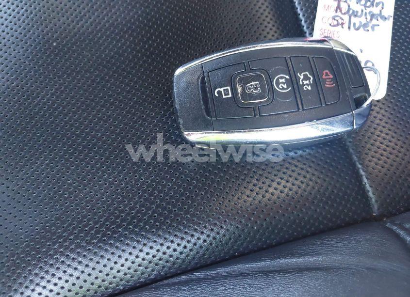 Photo 11 of 2018 Lincoln Navigator L SELECT (VIN 5LMJJ3HTXJEL10610)