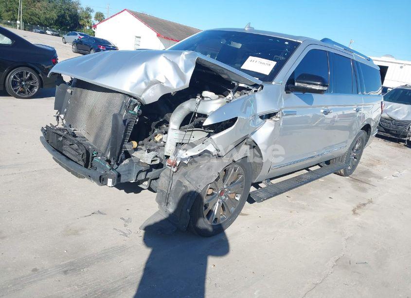 Photo 2 of 2018 Lincoln Navigator L SELECT (VIN 5LMJJ3HTXJEL10610)