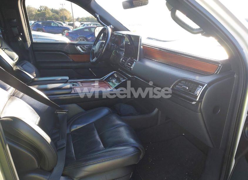 Photo 5 of 2018 Lincoln Navigator L SELECT (VIN 5LMJJ3HTXJEL10610)