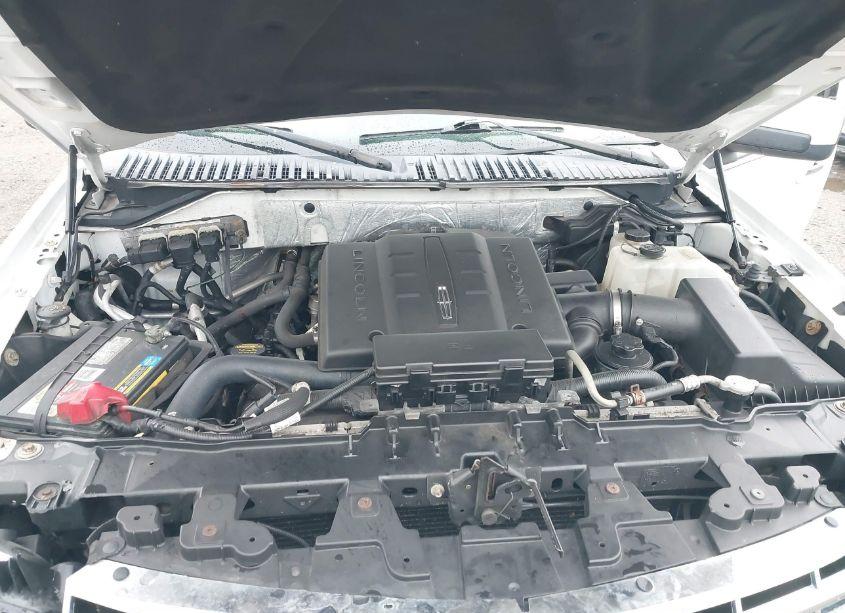 Photo 10 of 2010 Lincoln Navigator L (VIN 5LMJJ3J58AEJ09655)