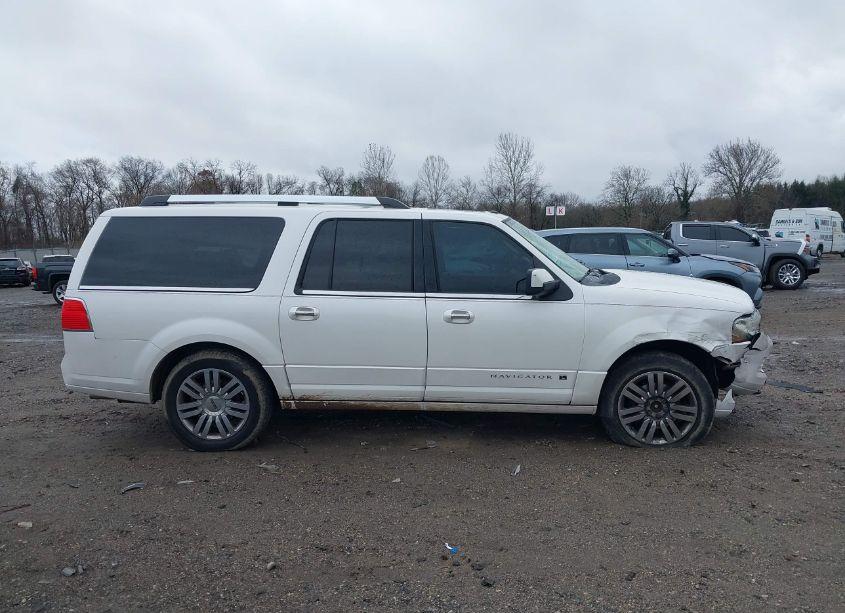 Photo 13 of 2010 Lincoln Navigator L (VIN 5LMJJ3J58AEJ09655)