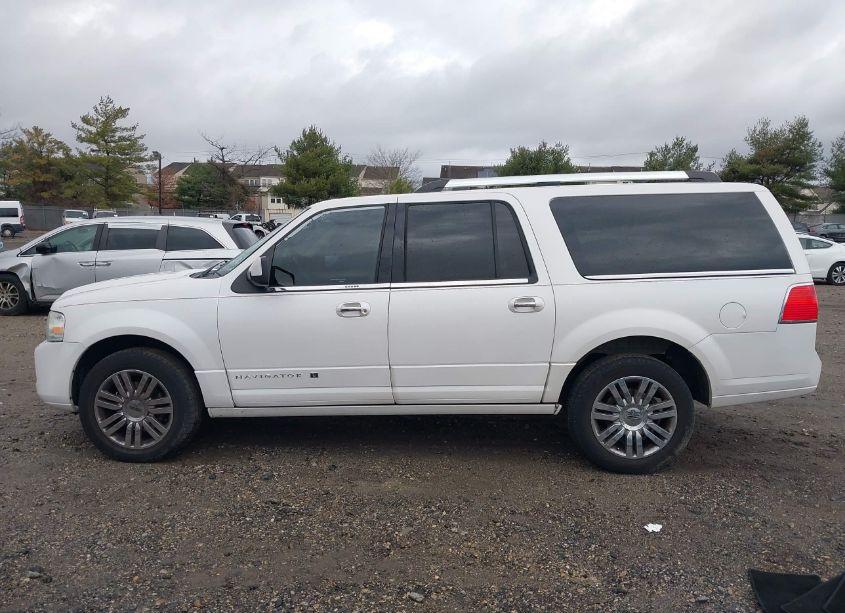 Photo 14 of 2010 Lincoln Navigator L (VIN 5LMJJ3J58AEJ09655)