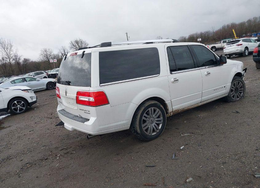 Photo 4 of 2010 Lincoln Navigator L (VIN 5LMJJ3J58AEJ09655)