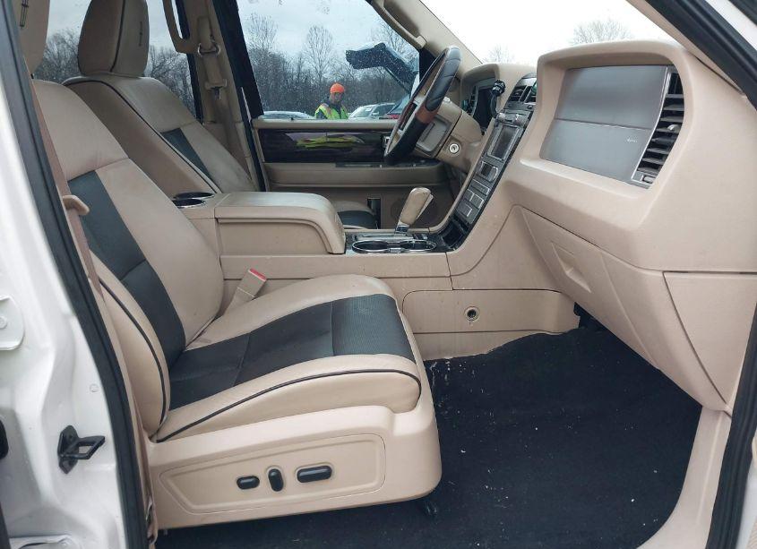 Photo 5 of 2010 Lincoln Navigator L (VIN 5LMJJ3J58AEJ09655)