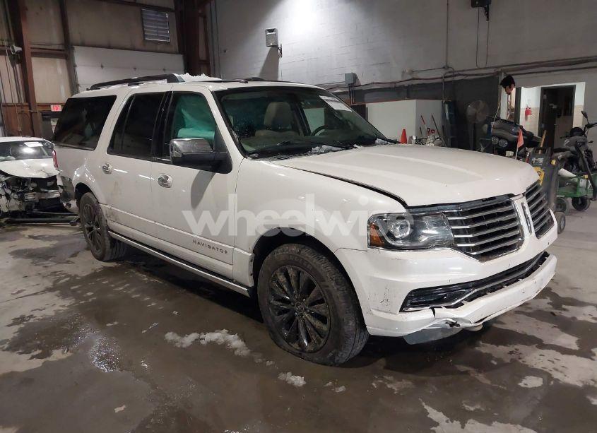 2015 Lincoln Navigator L (VIN 5LMJJ3JT0FEJ07890) main photo