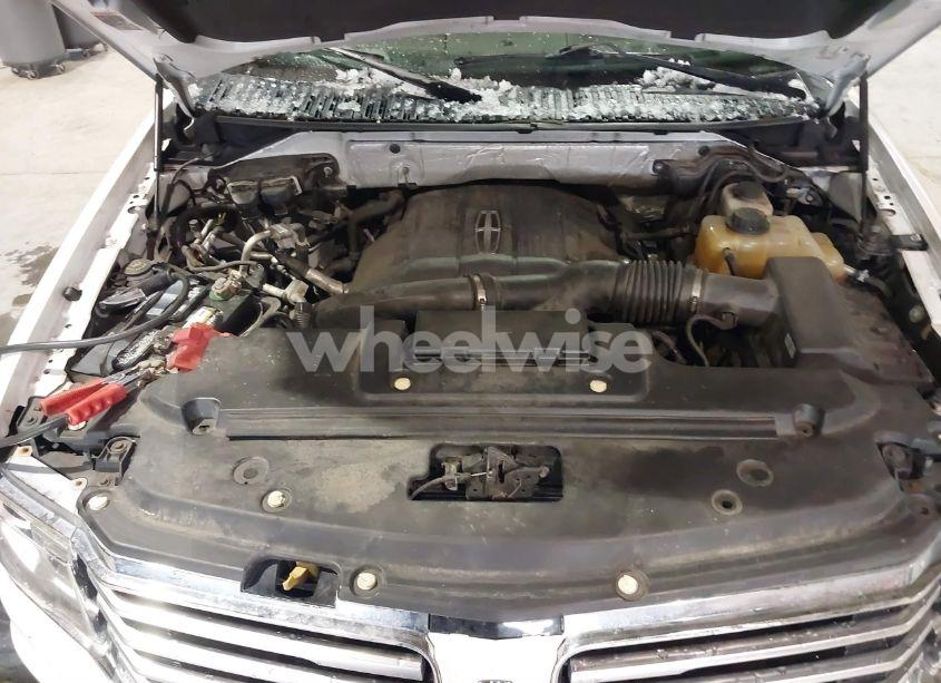 Photo 10 of 2015 Lincoln Navigator L (VIN 5LMJJ3JT0FEJ07890)