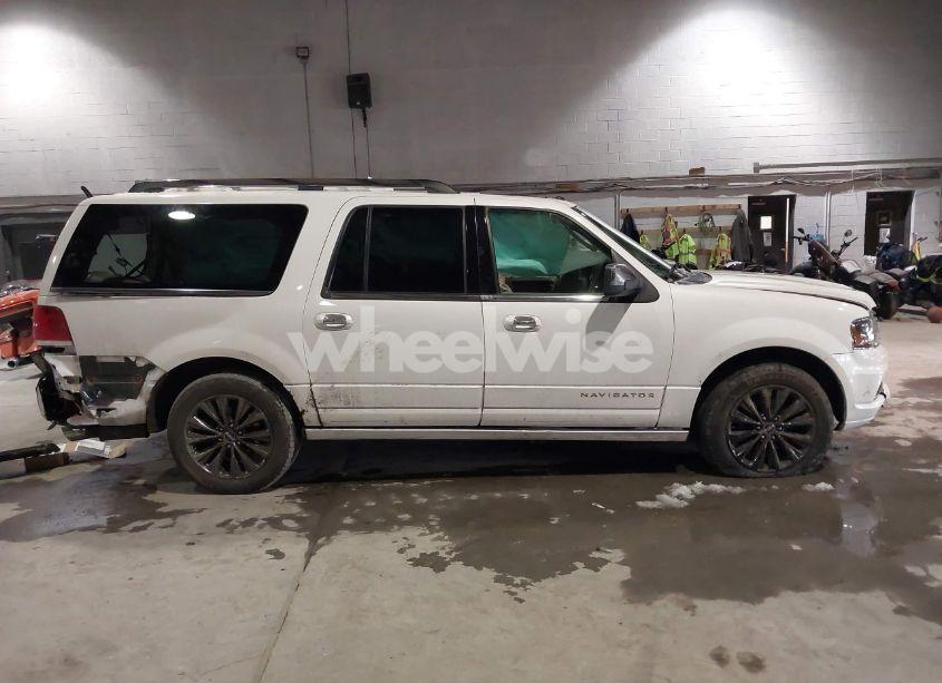 Photo 13 of 2015 Lincoln Navigator L (VIN 5LMJJ3JT0FEJ07890)