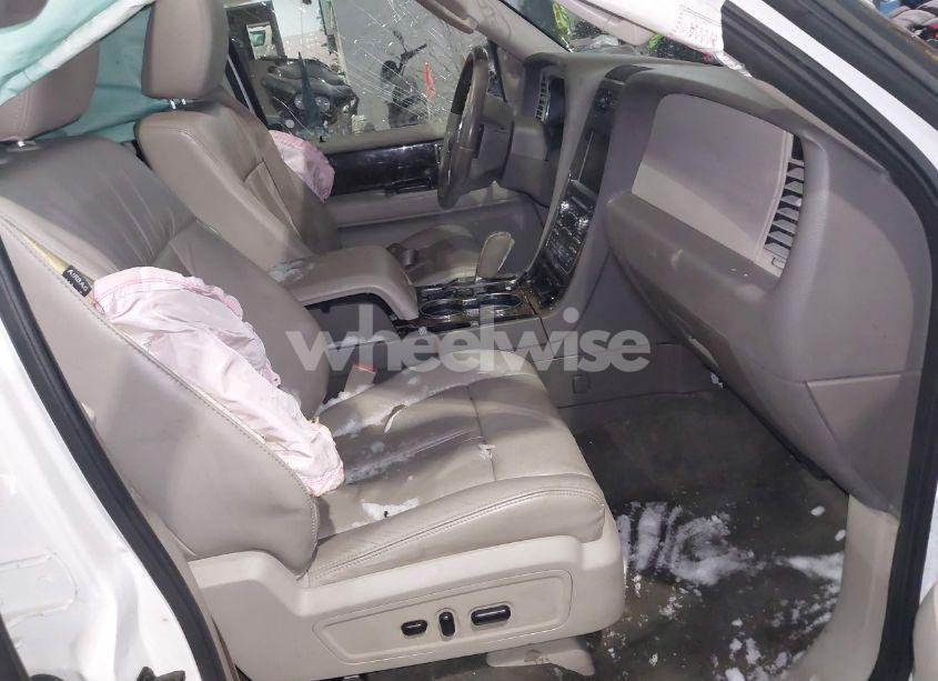Photo 5 of 2015 Lincoln Navigator L (VIN 5LMJJ3JT0FEJ07890)