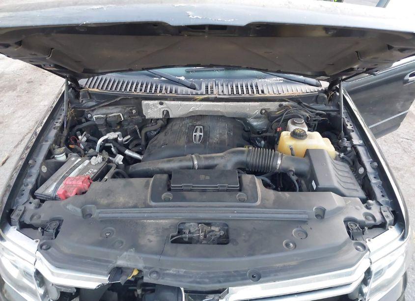 Photo 10 of 2015 Lincoln Navigator L (VIN 5LMJJ3JT2FEJ12315)