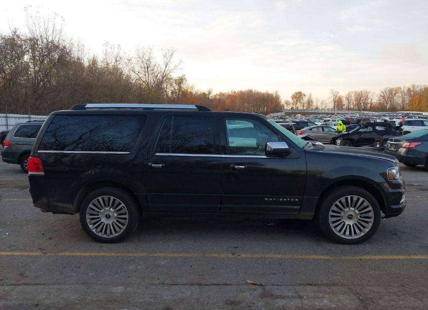 Photo 13 of 2015 Lincoln Navigator L (VIN 5LMJJ3JT2FEJ12315)