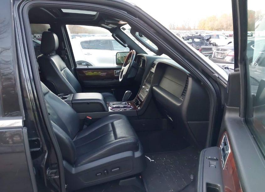 Photo 5 of 2015 Lincoln Navigator L (VIN 5LMJJ3JT2FEJ12315)