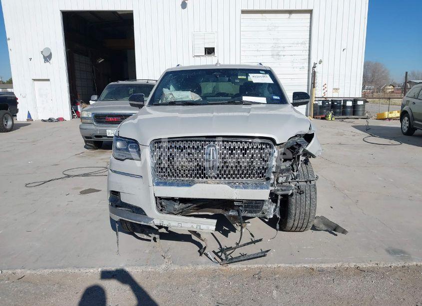 Photo 11 of 2024 Lincoln Navigator RESERVE L (VIN 5LMJJ3LG3REL06193)