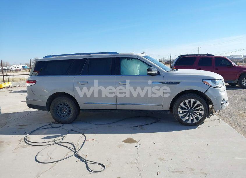 Photo 12 of 2024 Lincoln Navigator RESERVE L (VIN 5LMJJ3LG3REL06193)