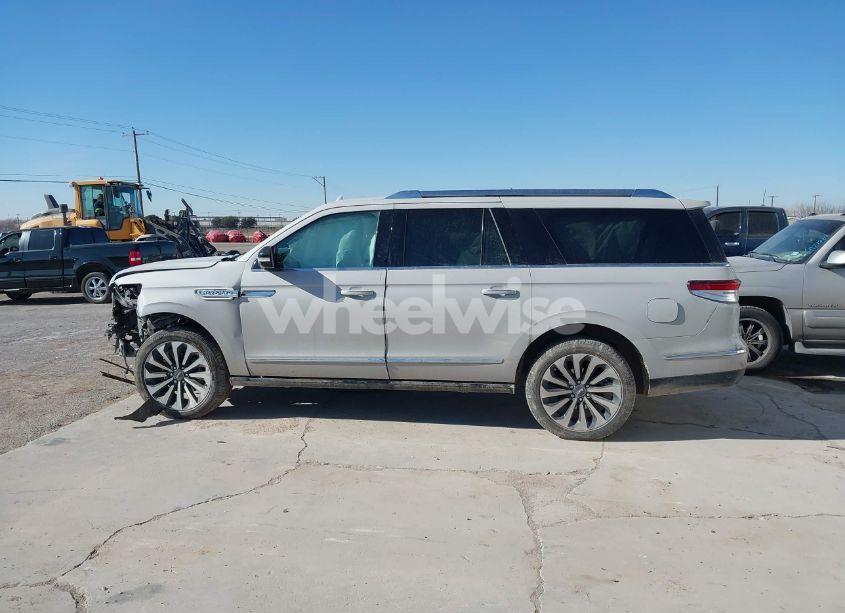Photo 13 of 2024 Lincoln Navigator RESERVE L (VIN 5LMJJ3LG3REL06193)