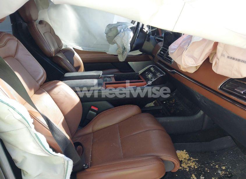 Photo 5 of 2024 Lincoln Navigator RESERVE L (VIN 5LMJJ3LG3REL06193)