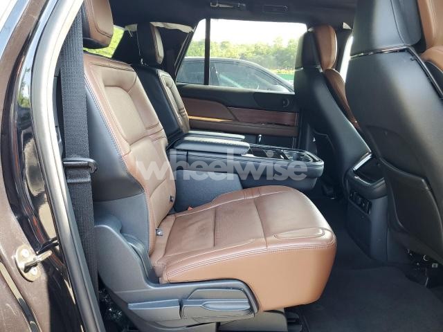 Photo 2 of 2024 LINCOLN NAVIGATOR L RESERVE N/A (VIN 5LMJJ3LG3REL10423)