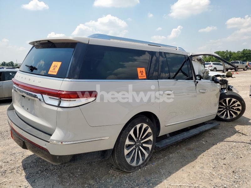 Photo 4 of 2024 LINCOLN NAVIGATOR L RESERVE N/A (VIN 5LMJJ3LG4REL16960)