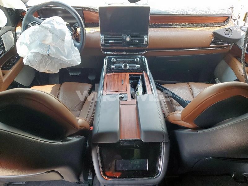 Photo 7 of 2024 LINCOLN NAVIGATOR L RESERVE N/A (VIN 5LMJJ3LG4REL16960)