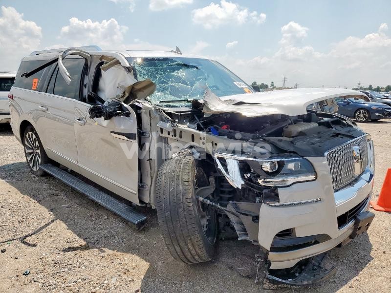 Photo 8 of 2024 LINCOLN NAVIGATOR L RESERVE N/A (VIN 5LMJJ3LG4REL16960)