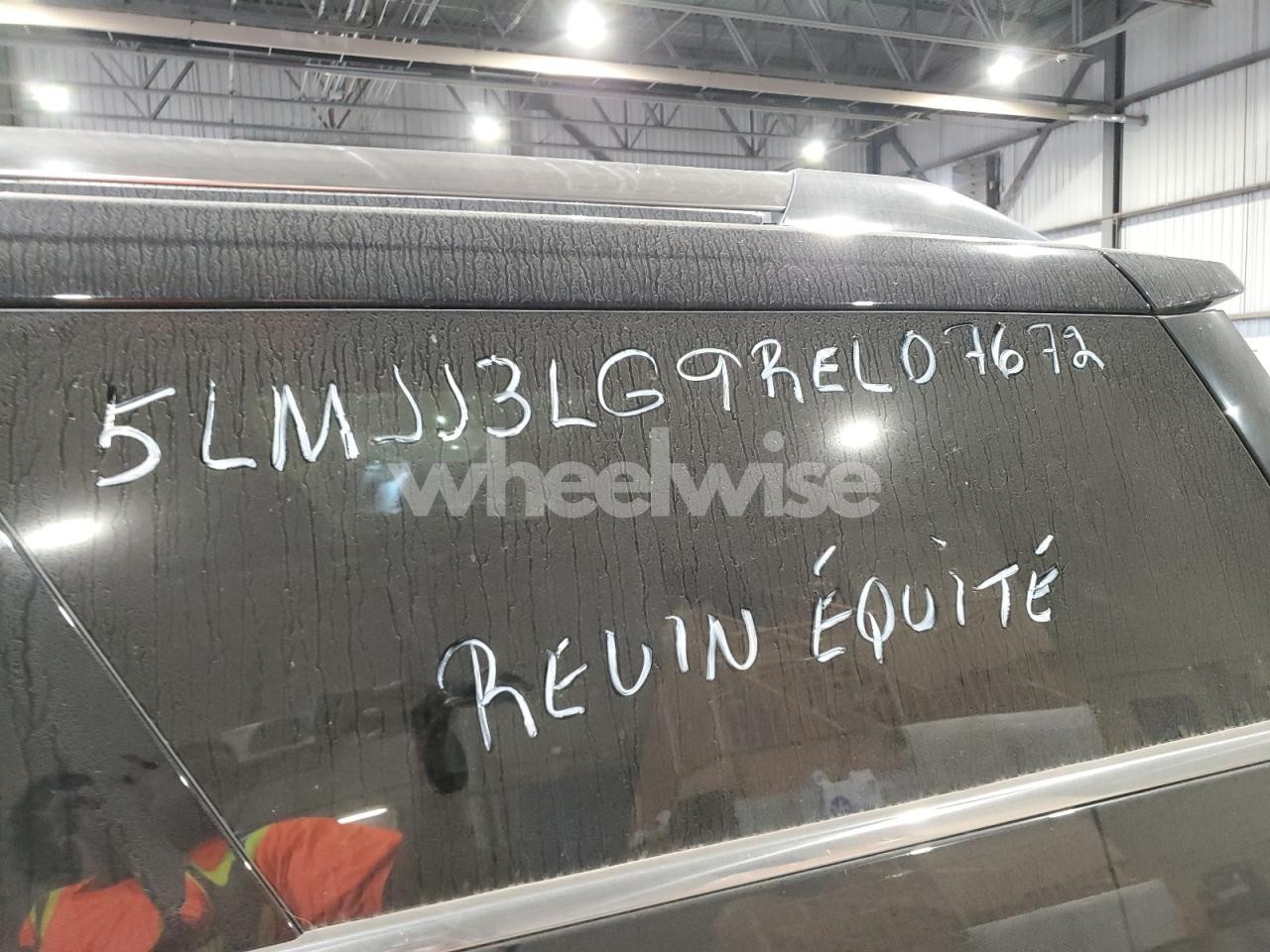 Photo 13 of 2024 LINCOLN NAVIGATOR L RESERVE N/A (VIN 5LMJJ3LG5REL07670)