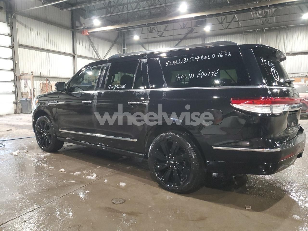 Photo 2 of 2024 LINCOLN NAVIGATOR L RESERVE N/A (VIN 5LMJJ3LG5REL07670)