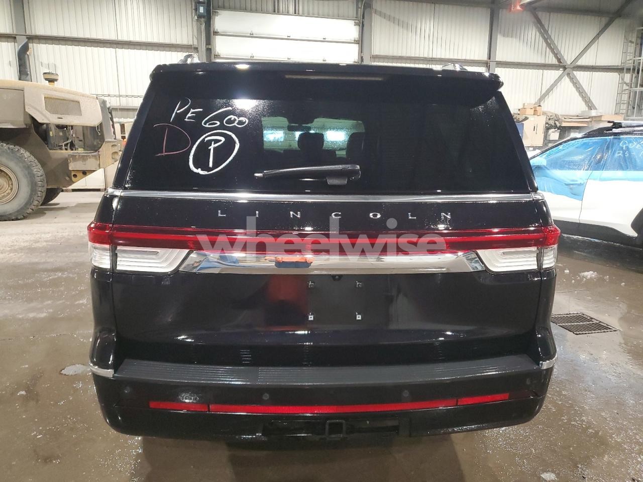 Photo 6 of 2024 LINCOLN NAVIGATOR L RESERVE N/A (VIN 5LMJJ3LG5REL07670)