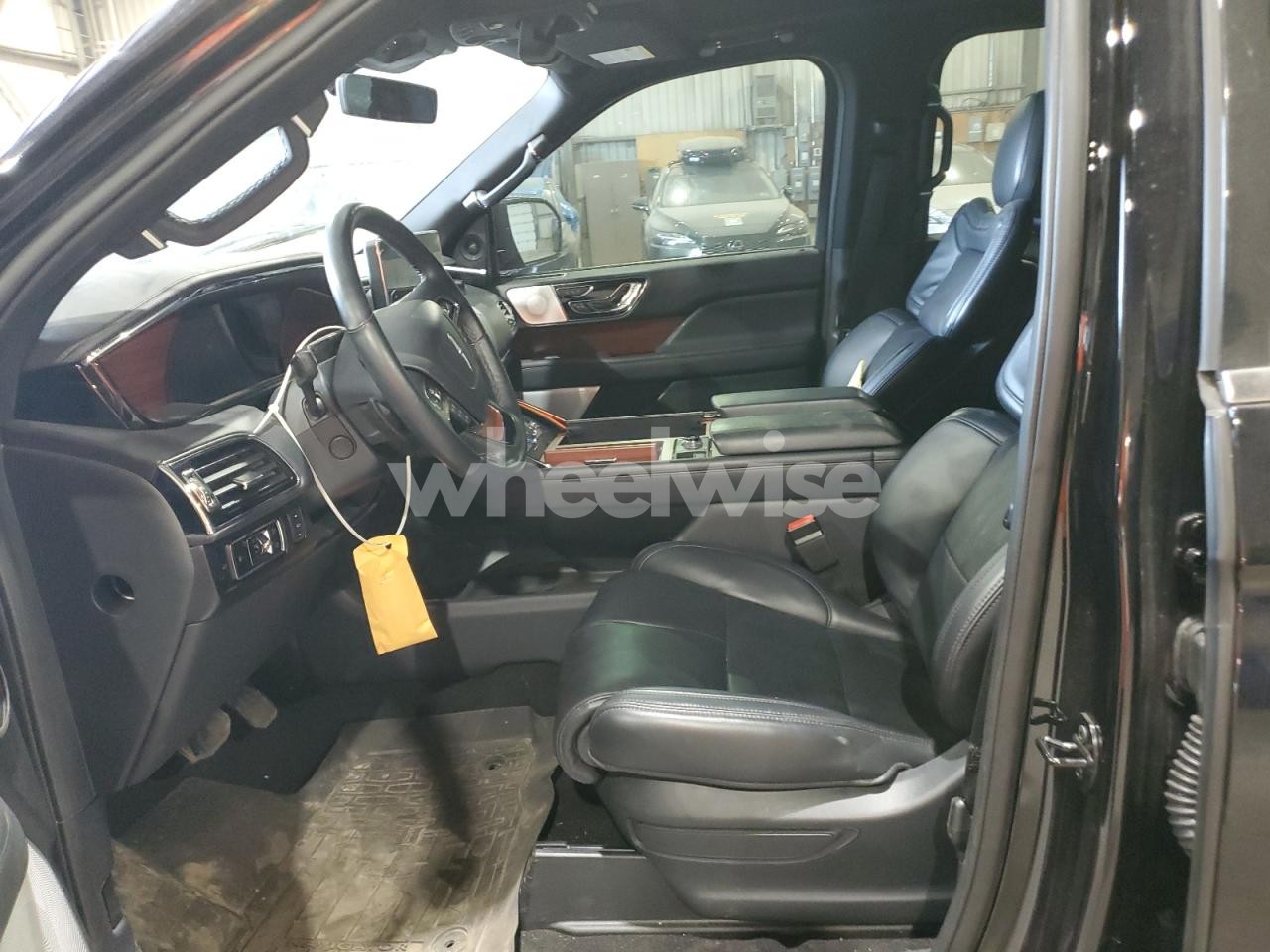 Photo 7 of 2024 LINCOLN NAVIGATOR L RESERVE N/A (VIN 5LMJJ3LG5REL07670)