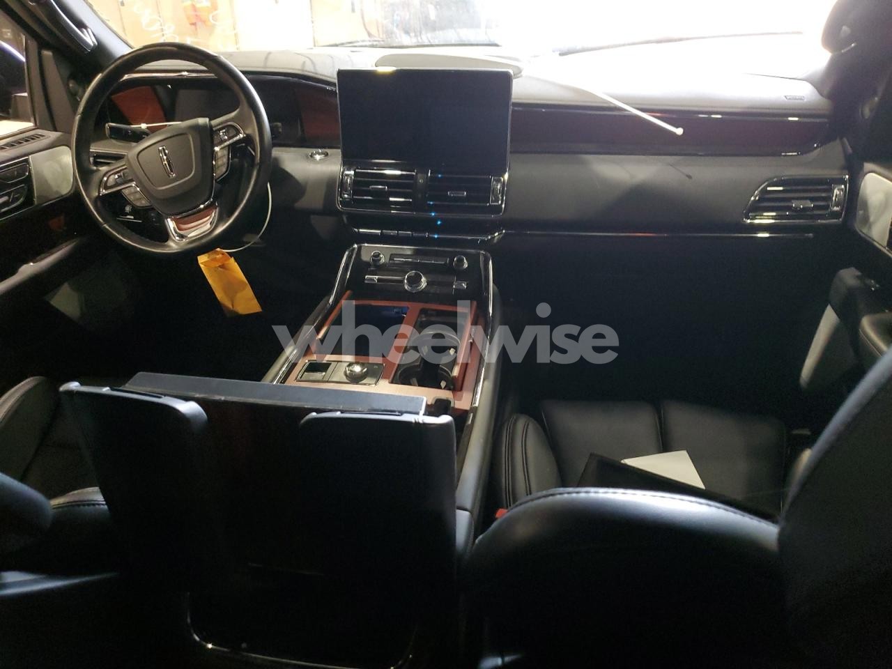 Photo 8 of 2024 LINCOLN NAVIGATOR L RESERVE N/A (VIN 5LMJJ3LG5REL07670)