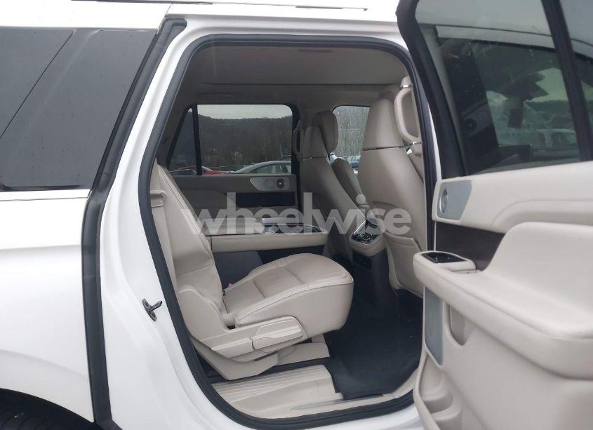 Photo 8 of 2018 Lincoln Navigator L RESERVE (VIN 5LMJJ3LTXJEL06371)