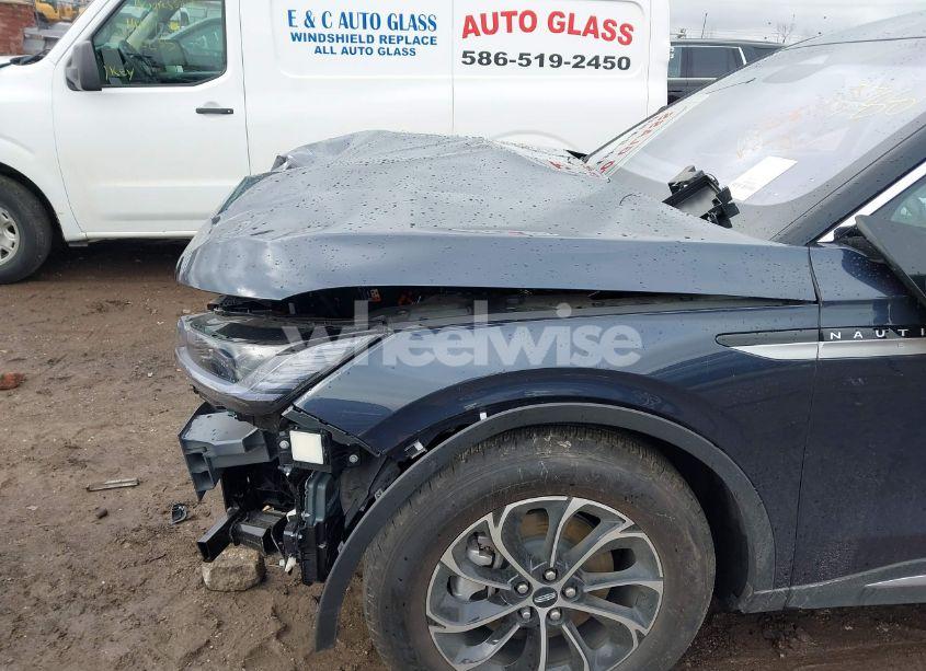 Photo 6 of 2024 Lincoln Nautilus PREMIERE (VIN 5LMPJ8JA3RJ827881)