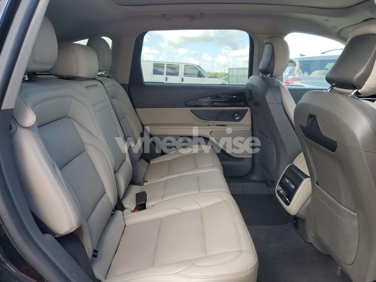 Photo 11 of 2025 LINCOLN NAUTILUS PREMIERE (VIN 5LMPJ8JA5SJ885108)