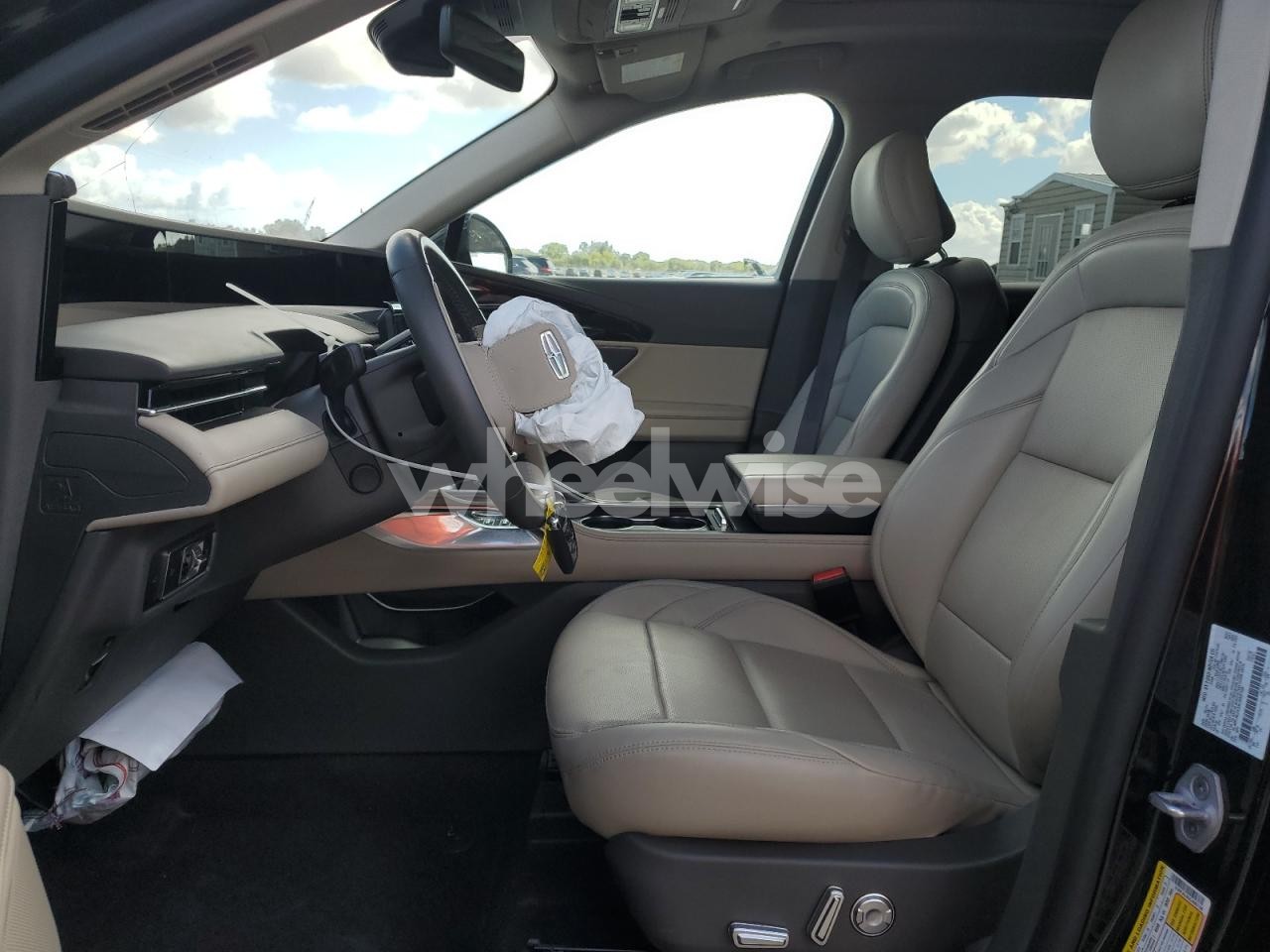 Photo 7 of 2025 LINCOLN NAUTILUS PREMIERE (VIN 5LMPJ8JA5SJ885108)