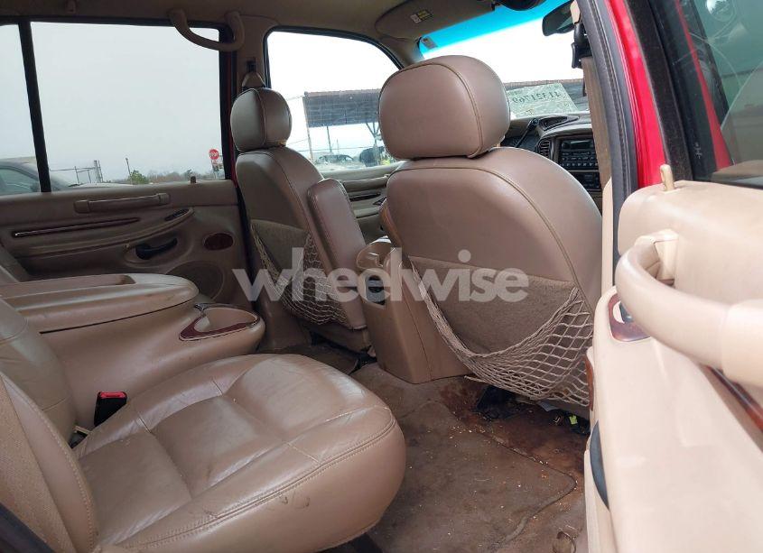 Photo 8 of 1999 Lincoln Navigator N/A (VIN 5LMRU27A8XLJ33435)