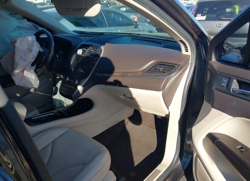 Photo 5 of 2019 Lincoln Mkc RESERVE (VIN 5LMTJ3DH0KUL07121)