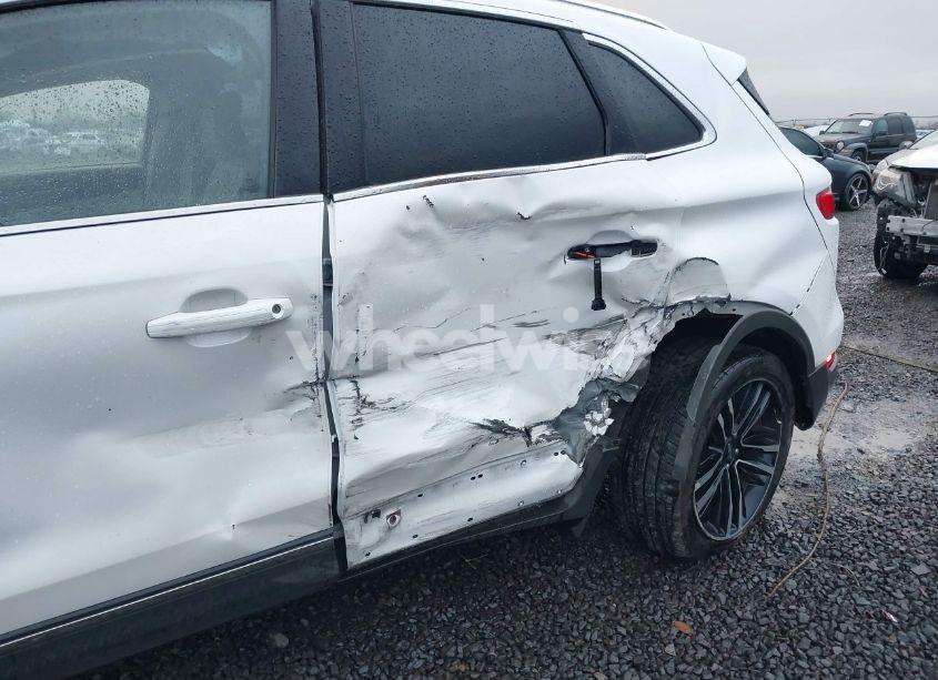 Photo 6 of 2018 Lincoln Mkc RESERVE (VIN 5LMTJ3DH1JUL32818)