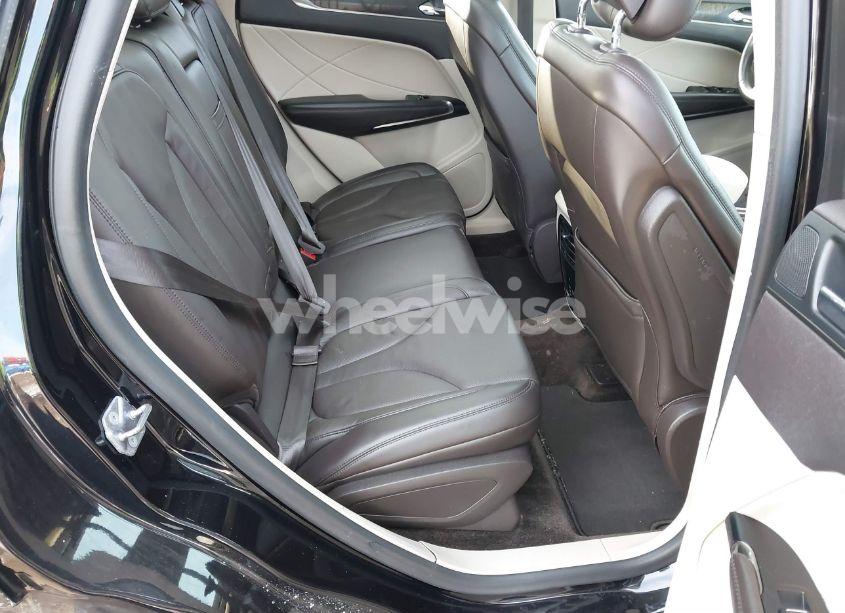 Photo 8 of 2019 Lincoln Mkc RESERVE (VIN 5LMTJ3DH1KUL01408)