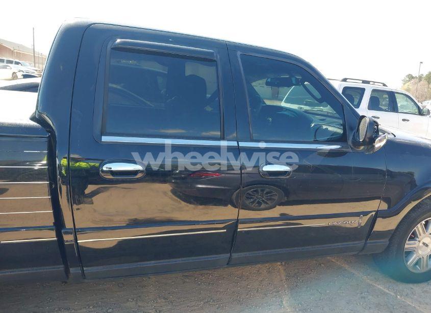 Photo 13 of 2002 Lincoln Blackwood N/A (VIN 5LTEW05A22KJ02863)