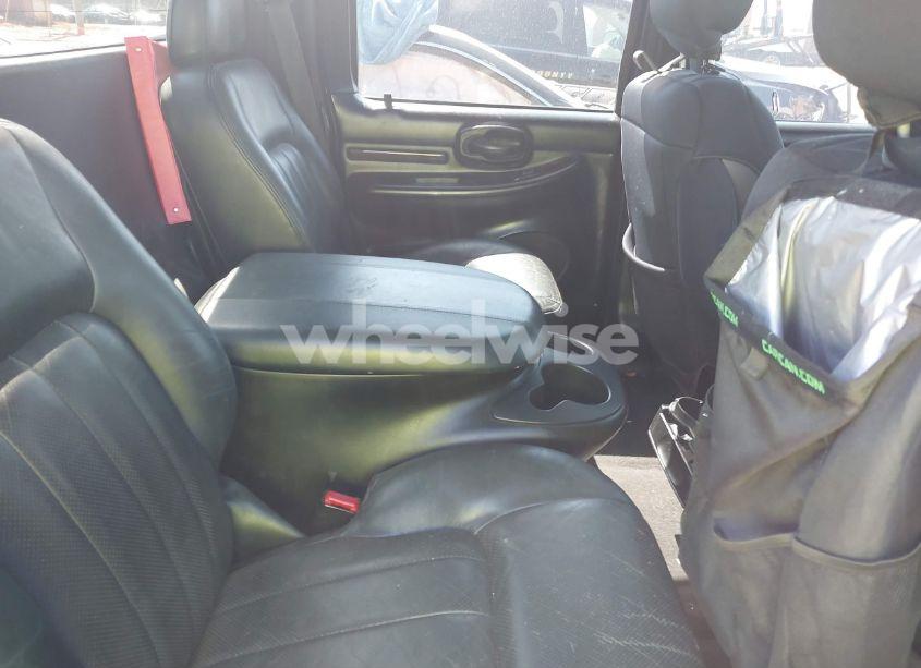 Photo 8 of 2002 Lincoln Blackwood N/A (VIN 5LTEW05A22KJ02863)