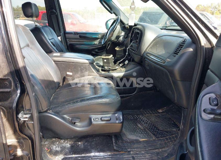 Photo 5 of 2002 Lincoln Blackwood N/A (VIN 5LTEW05A52KJ01819)