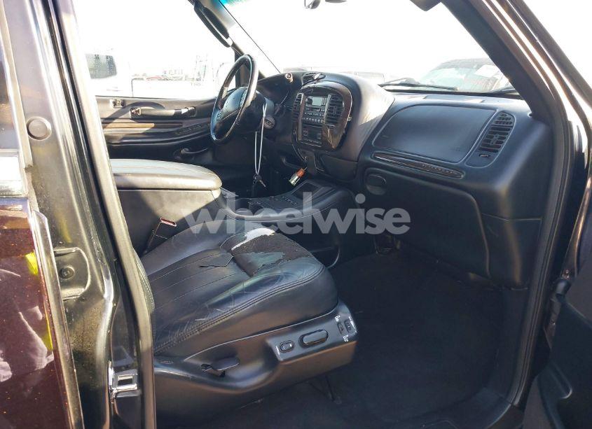 Photo 5 of 2002 Lincoln Blackwood N/A (VIN 5LTEW05A62KJ03322)